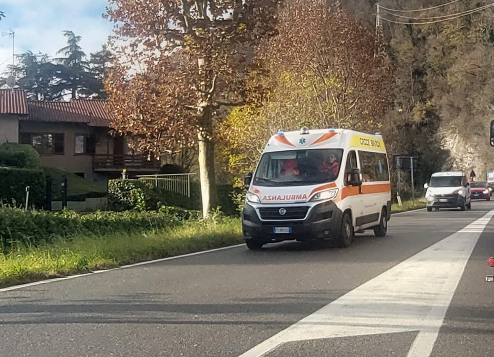 Investito un uomo sulla Arosio-Canzo: era alla guida di un monopattino