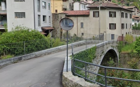 Ponte chiuso per lavori: disagi per i residenti sia di giorno che di notte