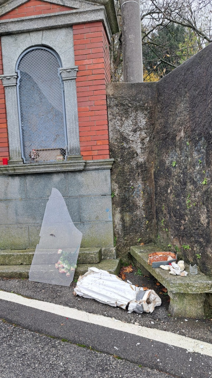 Fatta a pezzi la statua della Madonna