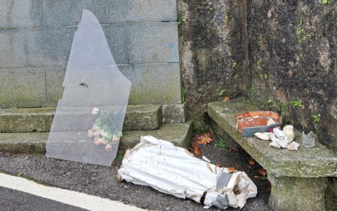 Fatta a pezzi la statua della Madonna