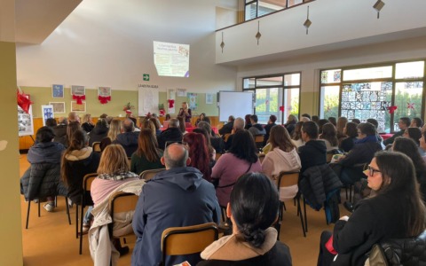 La secondaria ha presentato il nuovo progetto di curvatura linguistica