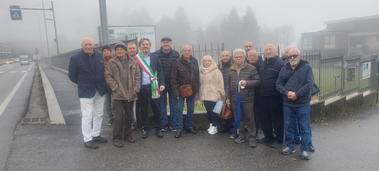 Inaugurato il nuovo marciapiede sulla Briantea