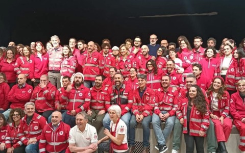 Donatore anonimo regala cinque defibrillatori alla Croce rossa