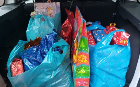 L’«Albero solidale» non delude  le aspettative: 70 regali raccolti