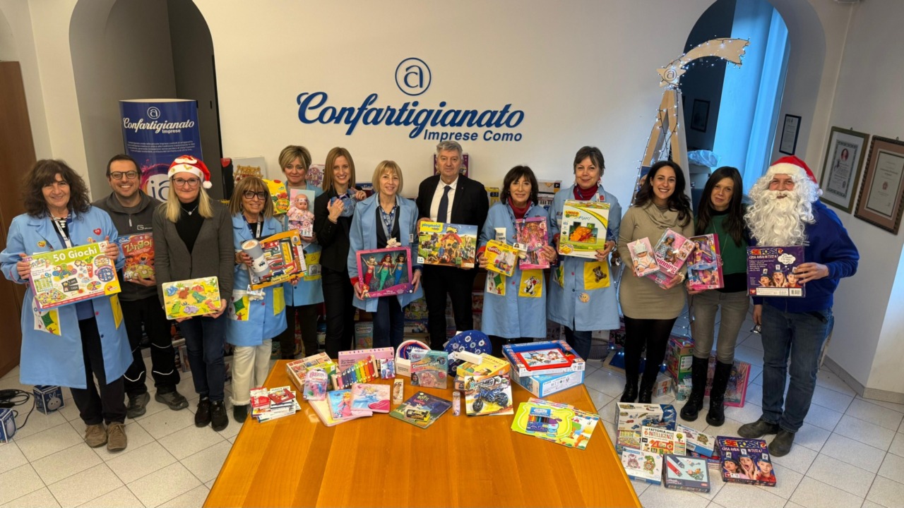 Confartigianato ha consegnato doni ai volontari di Abio Como Odv