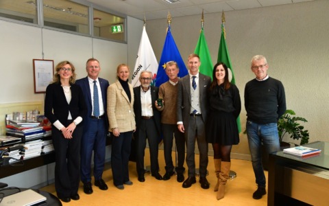 L’ex ciclista comasco Roberto Dotti premiato dal Consiglio regionale