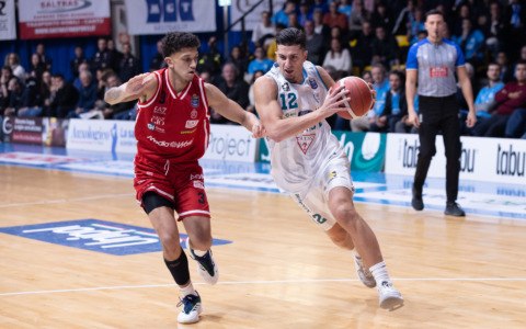 Che derby: Milano batte Cantù solo nel finale