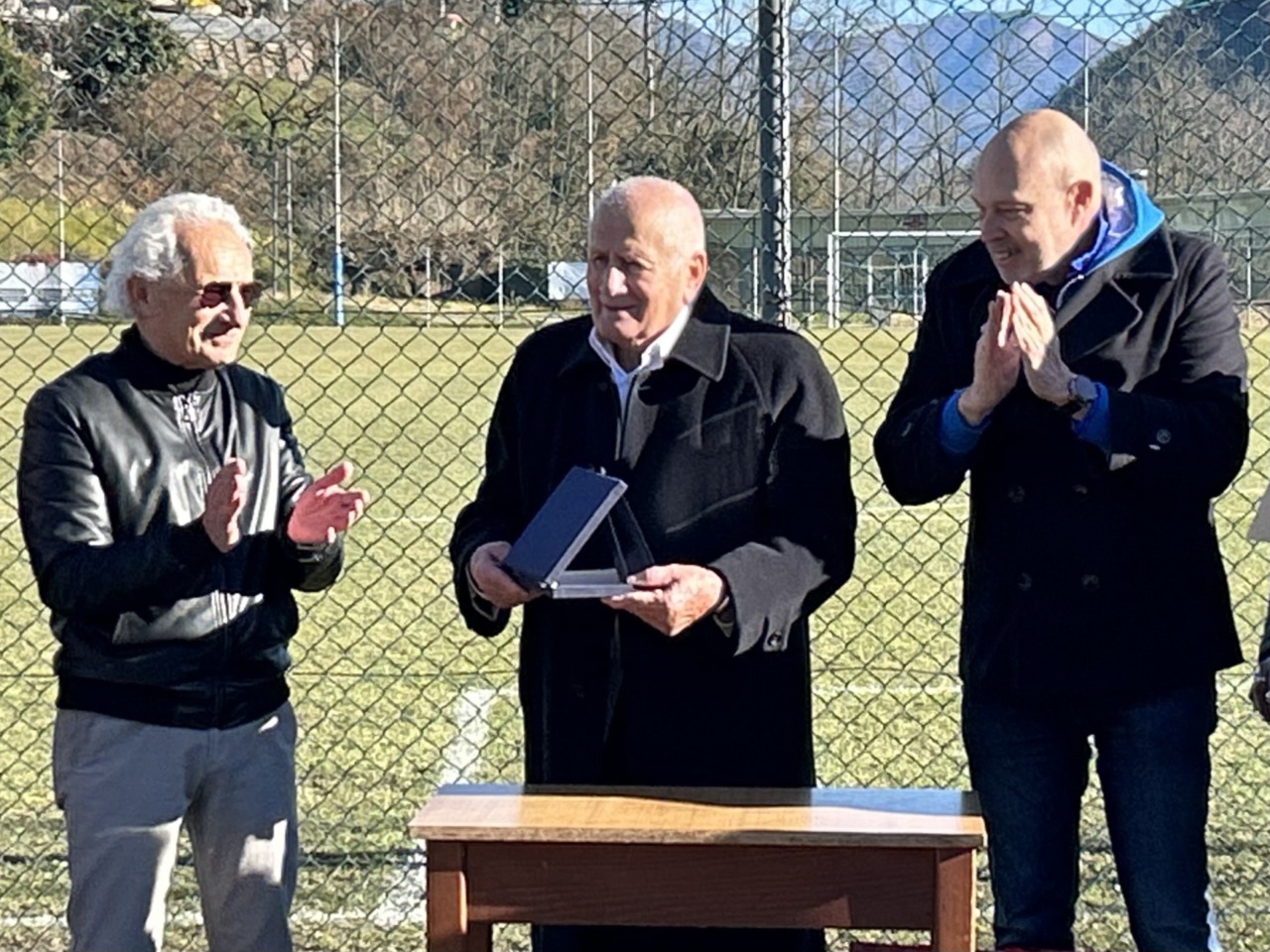 Cinquant’anni di calcio a Ronago: premiato Angelo Conconi