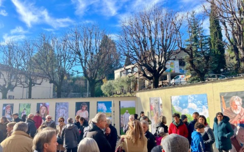 Crevenna è ufficialmente il “Borgo dei Presepi”: inaugurata la grande rappresentazione biblica