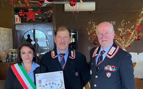 All’ex agente la croce d’onore belga: baluardo della sicurezza sul territorio