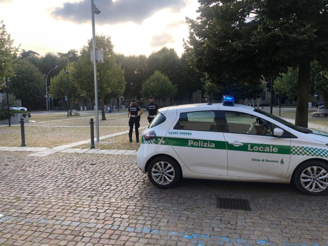 Tampona, non si ferma e non ha la patente: denunciato