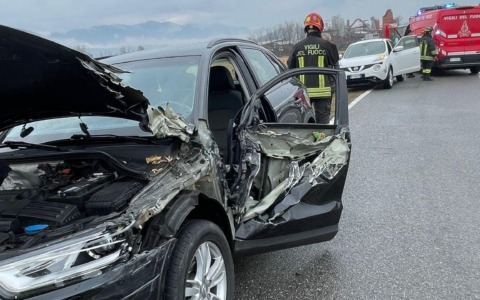 Incidente stradale a Villa Guardia: coinvolti un’auto e un furgone