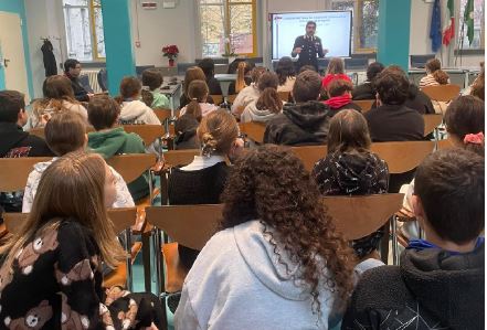 I Carabinieri incontrano gli studenti per parlare di legalità