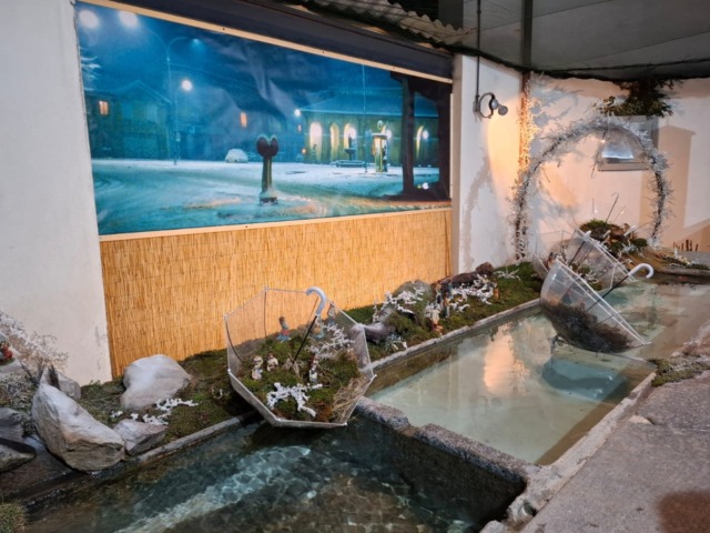 In piazza Mercato il Presepe è sull’acqua
