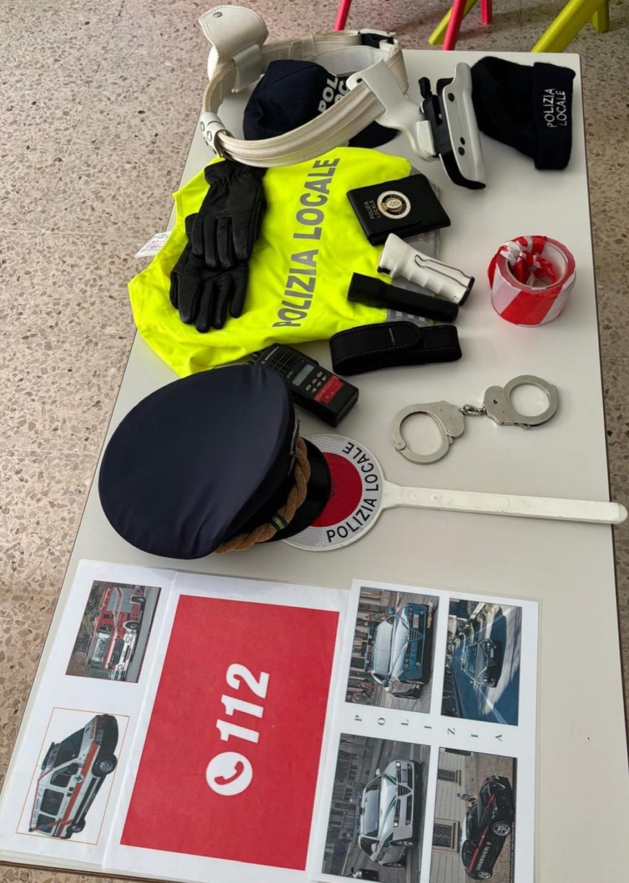 Educazione stradale alla scuola primaria, due comandanti salgono in cattedra