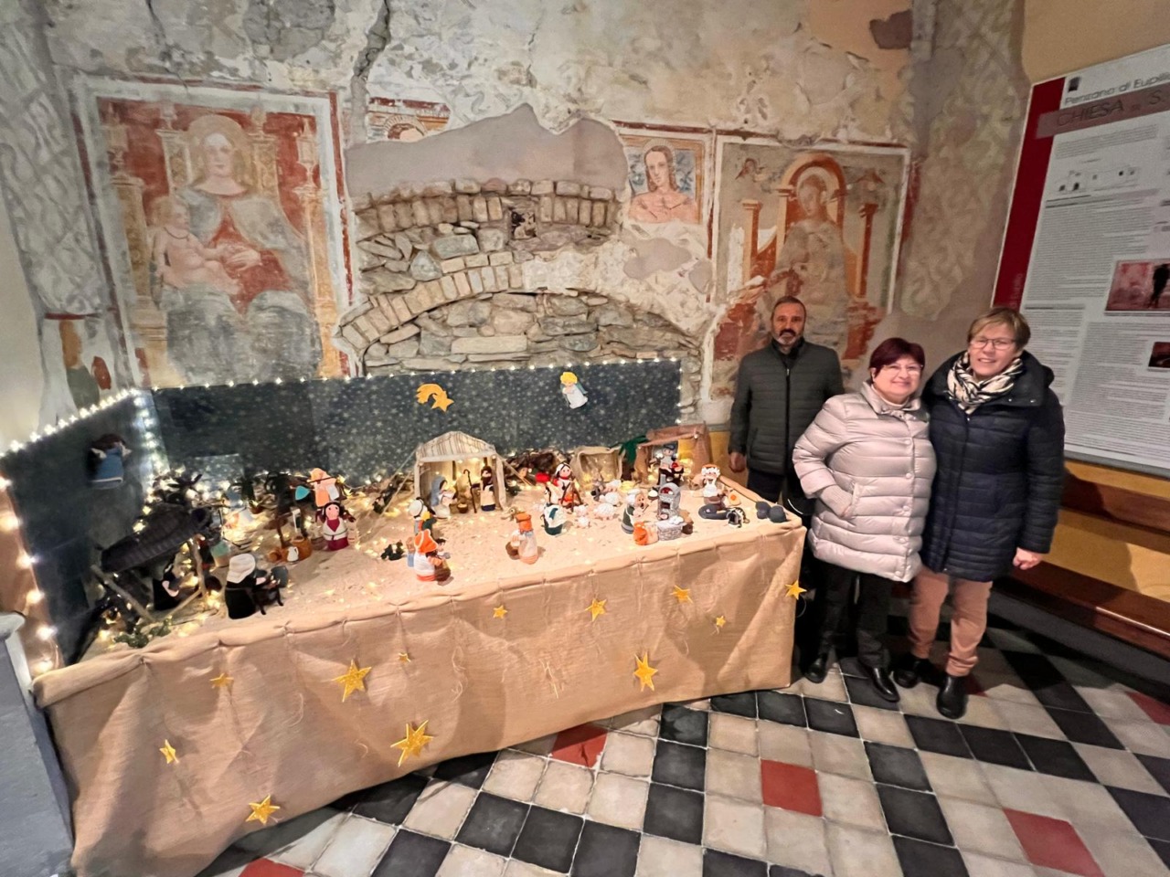 Presepe all’uncinetto per tenere viva la chiesa di San Lorenzo