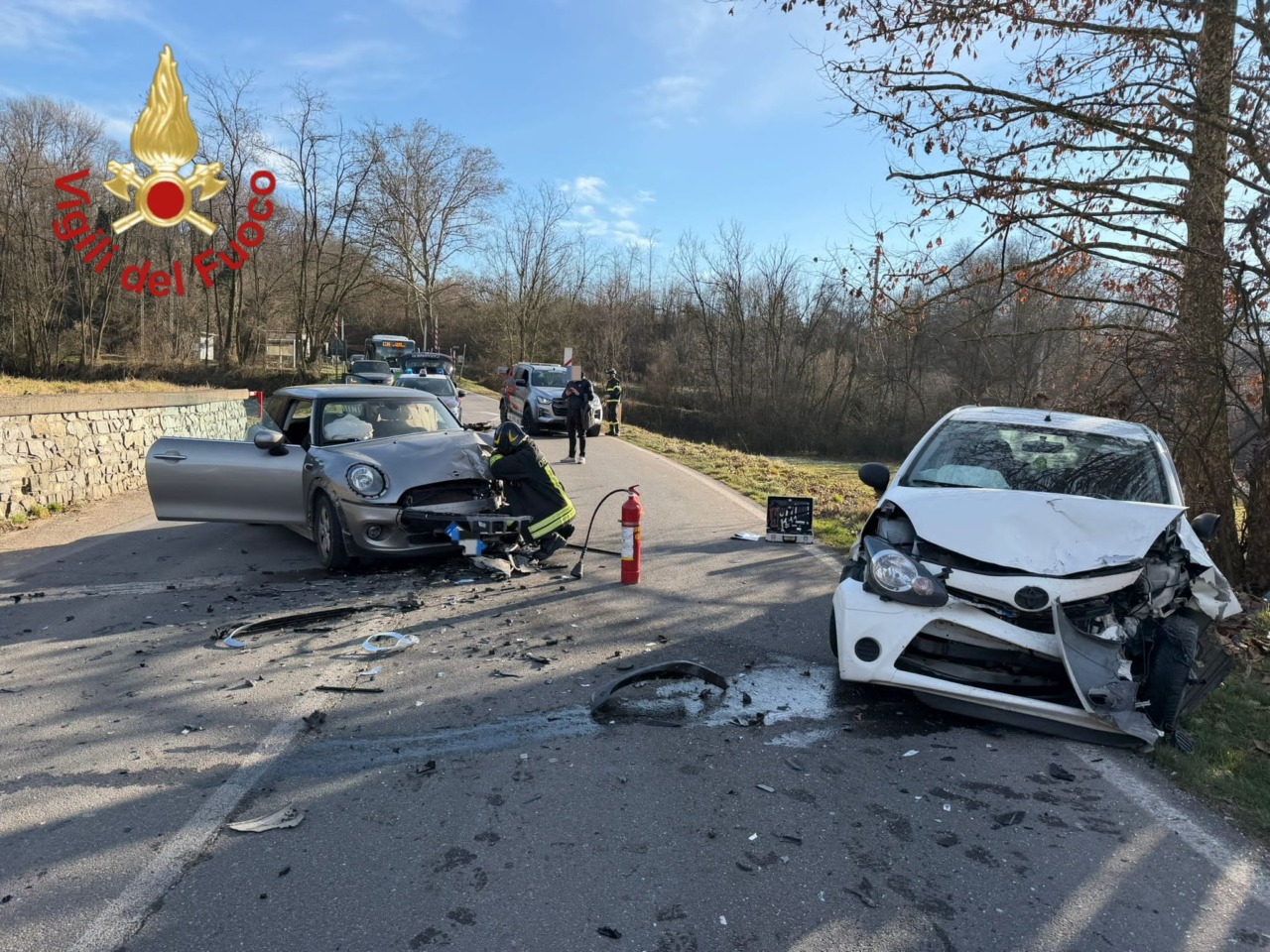 Scontro tra auto: coinvolti due ventenni