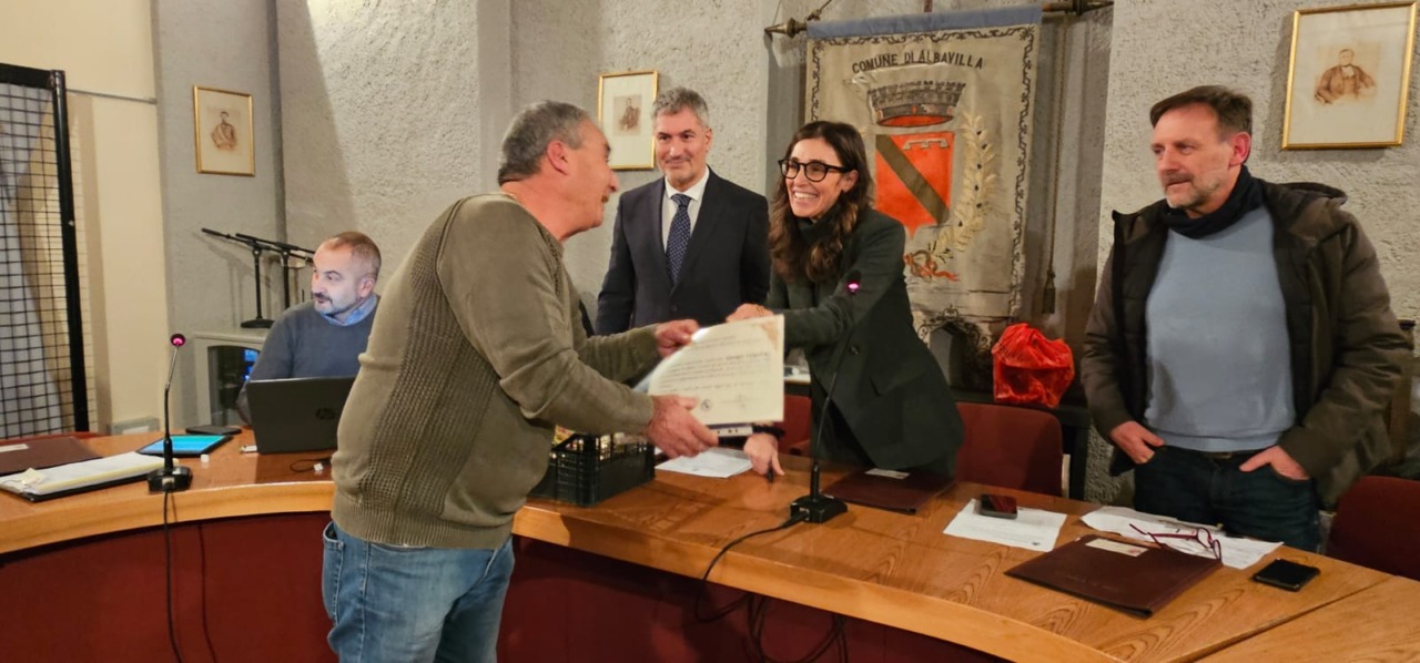 Il paese saluta lo storico operatore comunale: in pensione dopo 29 anni