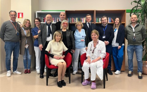 Donate dodici poltroncine per il reparto di Oncologia dell’ospedale Sant’Anna