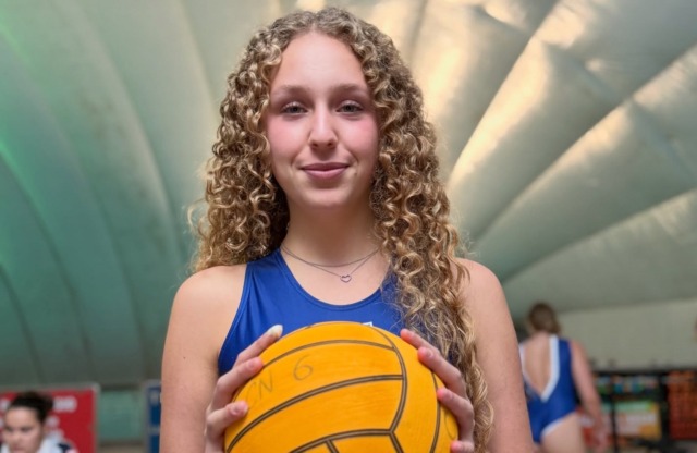Emma Serafini con L'Italia u18 - Foto social Como Nuoto