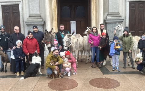 Benedetti gli animali sul sagrato della chiesa parrocchiale