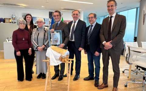 Un pizzo per le Olimpiadi donato a Regione