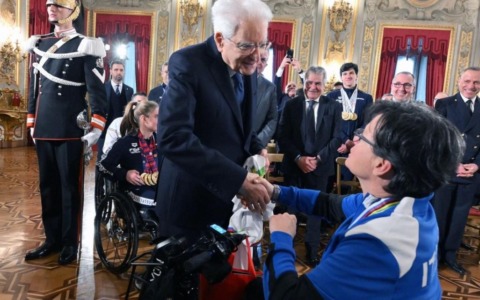 Roberta Amadeo da Mattarella con la maglia firmata