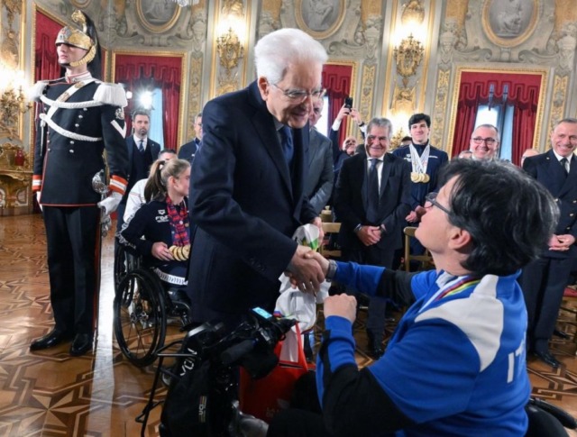 Roberta Amadeo da Mattarella con la maglia firmata