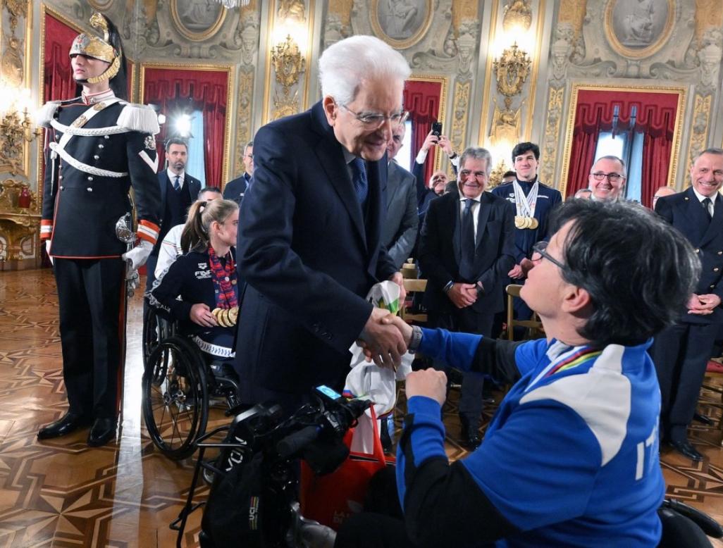 Roberta Amadeo da Mattarella con la maglia firmata
