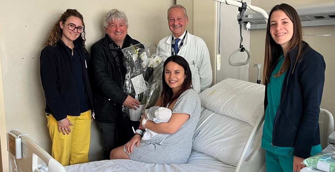 Sono 1680 i bimbi nati all’ospedale Sant’Anna nel 2025: l’ultimo è Theo