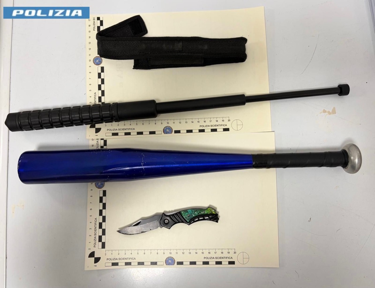 Mazza da baseball e coltello nell’auto, denunciato un 21enne