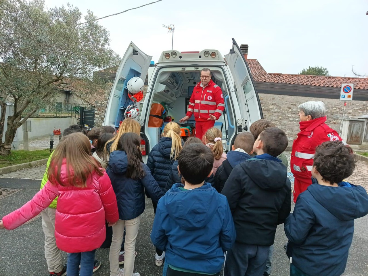 Imparare a salvare una vita: il progetto “Crescere Informati” torna nelle scuole