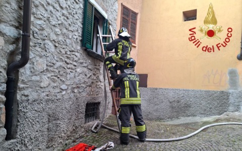 Incendio in appartamento, Vigili del Fuoco sul posto