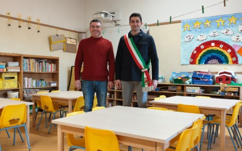 Nuovi arredi e locali tinteggiati alla scuola dell’infanzia