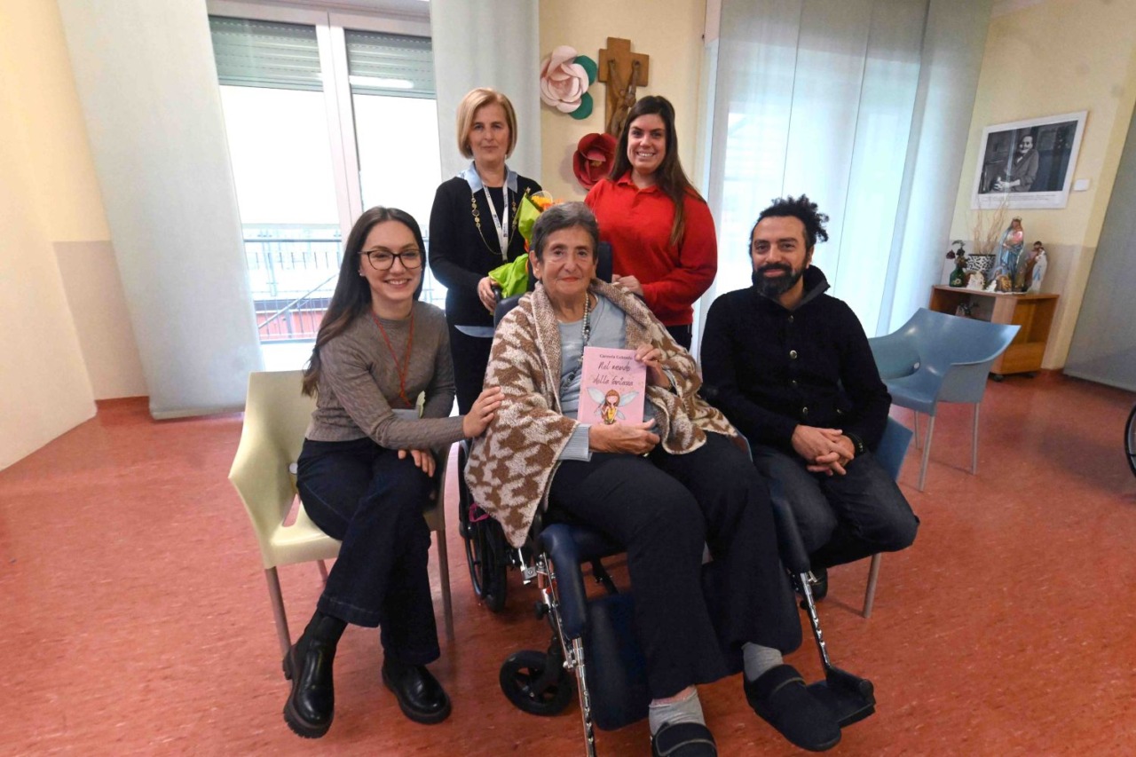 Nipoti di Babbo Natale 2025: 9.413 desideri realizzati e 532 case di riposo coinvolte