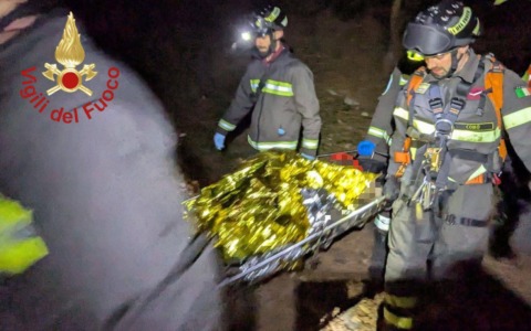 Cade in un dirupo: 36enne recuperata e salvata nella notte
