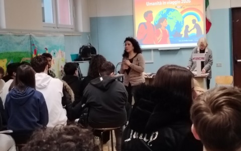 A scuola, viaggiando  insieme ai migranti
