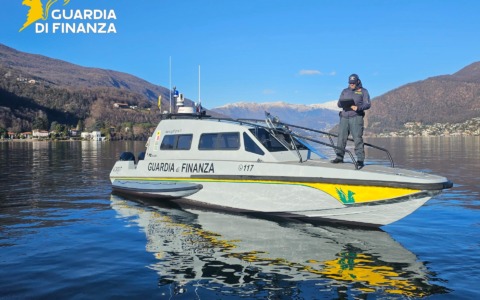 Natante svizzero sequestrato per violazioni alla norma doganale