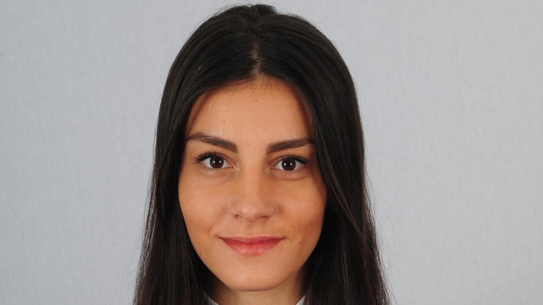 Dentista “pendolare”  tra Madrid e Milano, con il cuore a metà