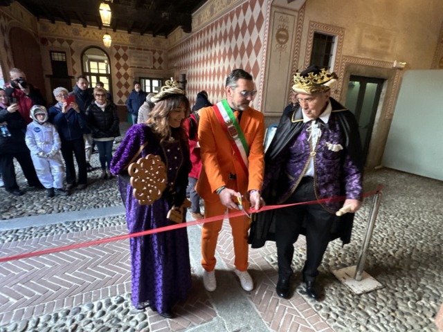 Il cinquantesimo del Carnevale Olgiatese inaugurato con la consegna delle chiavi della città
