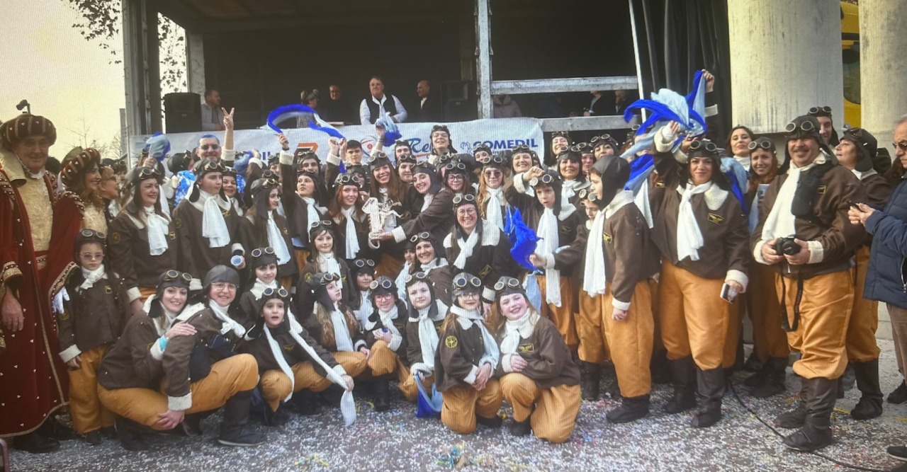 Carnevale Olgiatese da applausi tra due ali di folla