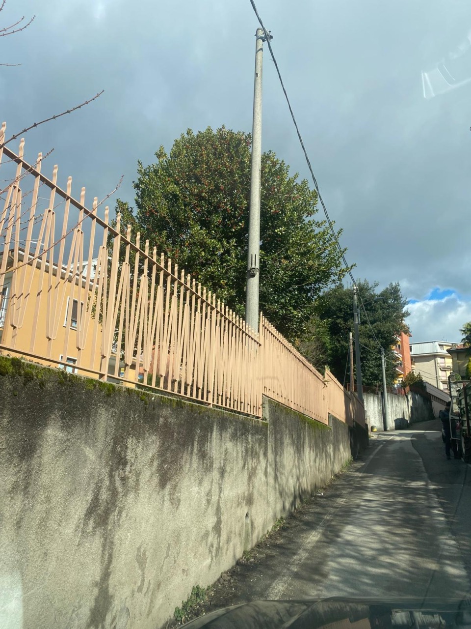 Il “Grande fratello” scova gli incivili: fototrappole e multe contro chi insozza