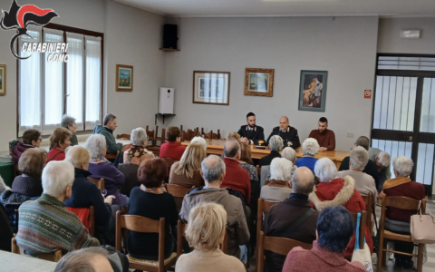 I Carabinieri incontrano gli anziani per prevenire le truffe