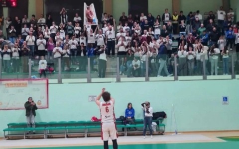 DR1: Erba vince il derby con Cabiate e festeggia le 500 partite di capitan Marco Spreafico