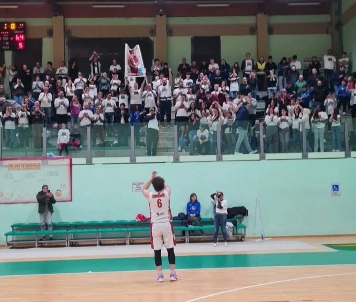 DR1: Erba vince il derby con Cabiate e festeggia le 500 partite di capitan Marco Spreafico