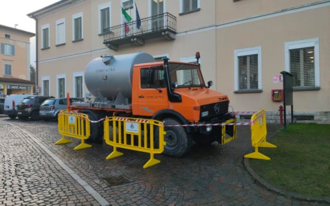 Albiolo senz’acqua, ma la primaria resta aperta grazie all’autobotte
