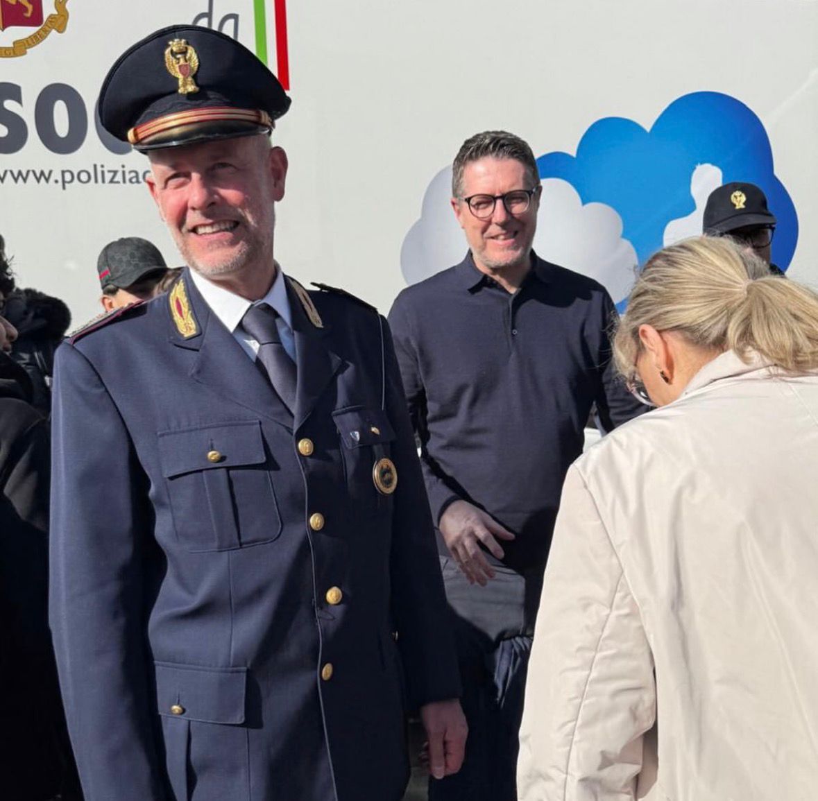 Erba: il truck della Polizia "Una vita da social" in piazza, presente il sottosegretario Nicola Molteni