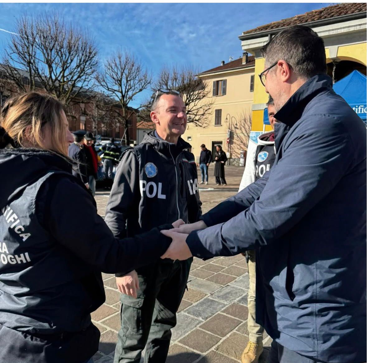 Erba: il truck della Polizia "Una vita da social" in piazza, presente il sottosegretario Nicola Molteni