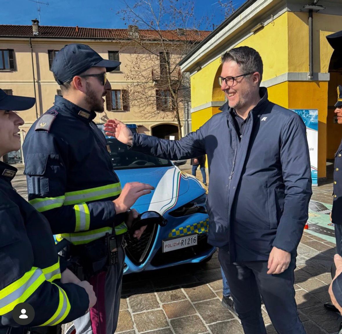 Erba: il truck della Polizia "Una vita da social" in piazza, presente il sottosegretario Nicola Molteni
