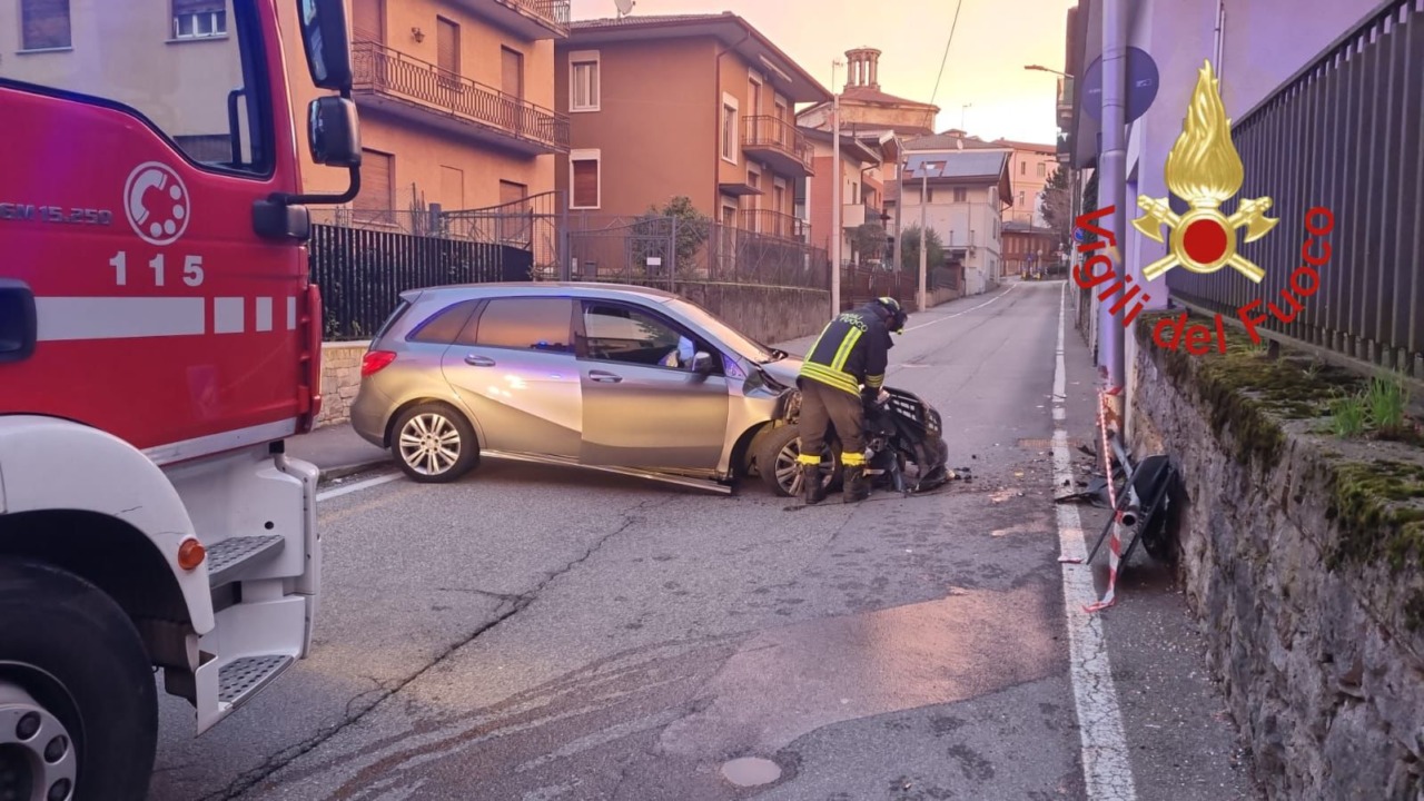 Via Colombo chiusa dopo un incidente